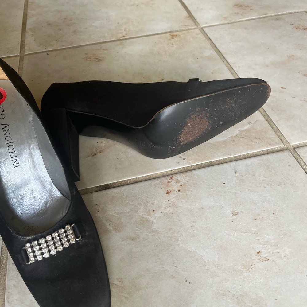 Enzo Angiolini Black Heels Elegant Design